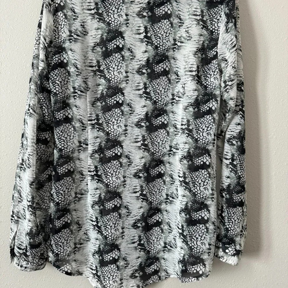 Cabi Small Snake skin Button Down Long Sleeve - Picture 5 of 5